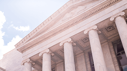 A government building with pillars.